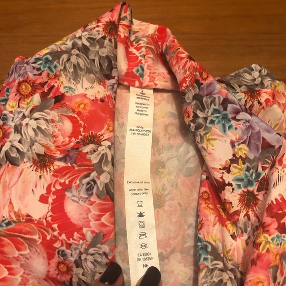NWOT Lululemon Floral Top - Picture 4 of 4